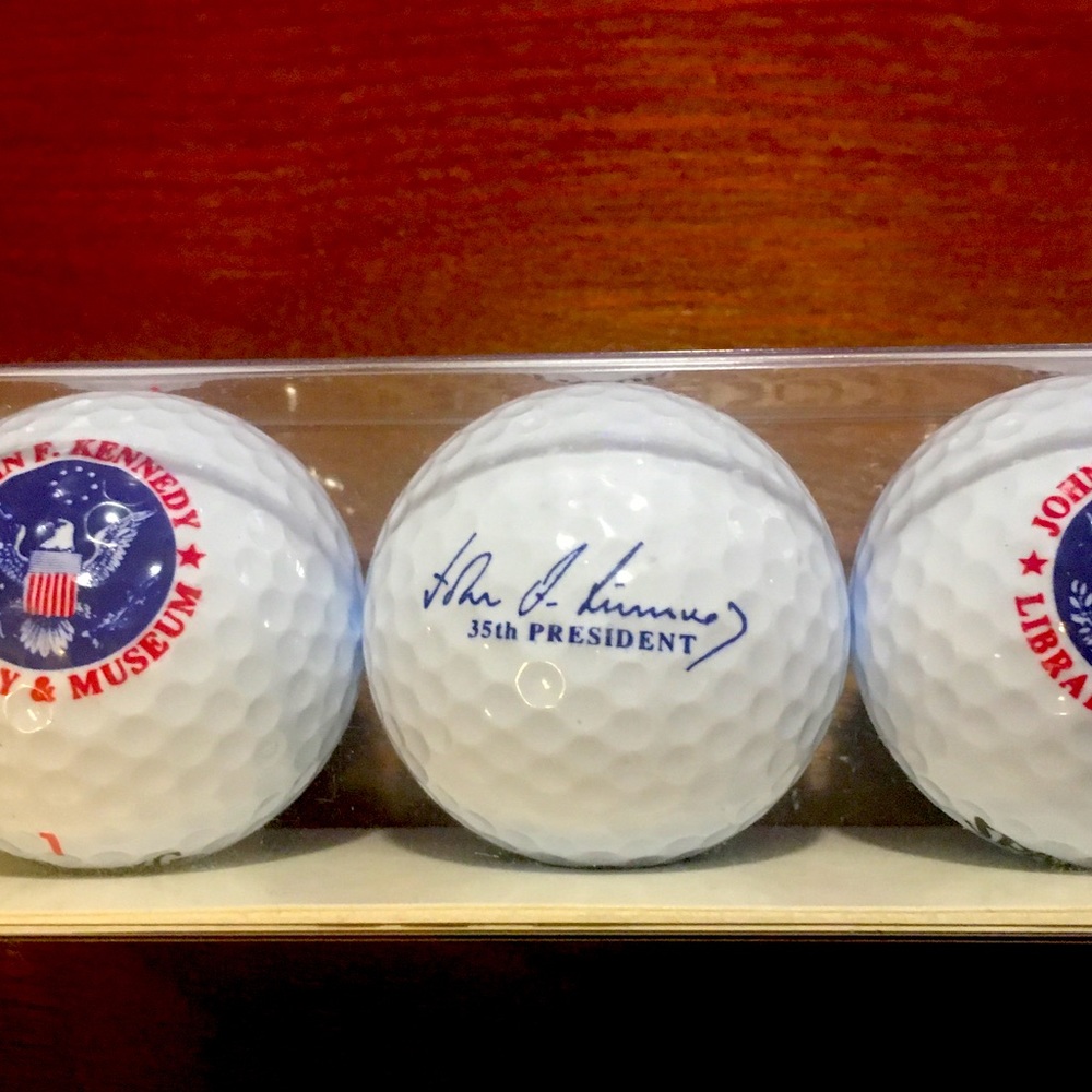 Souvenir golf balls